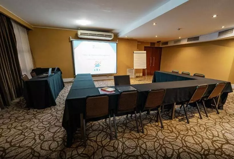 هتل Amerian Executive Cordoba