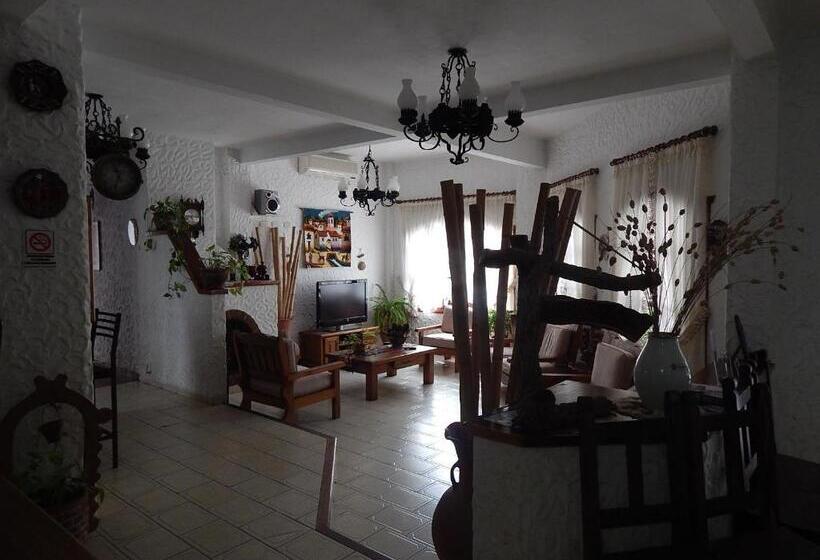 בית מלון כפרי Colonial