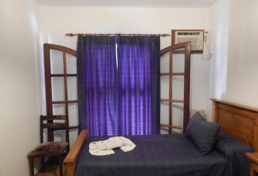 בית מלון כפרי Colonial