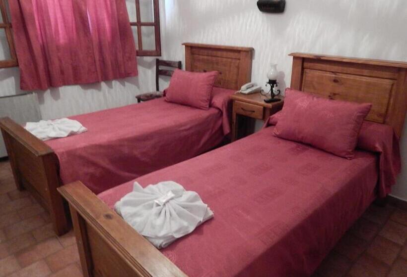 בית מלון כפרי Colonial