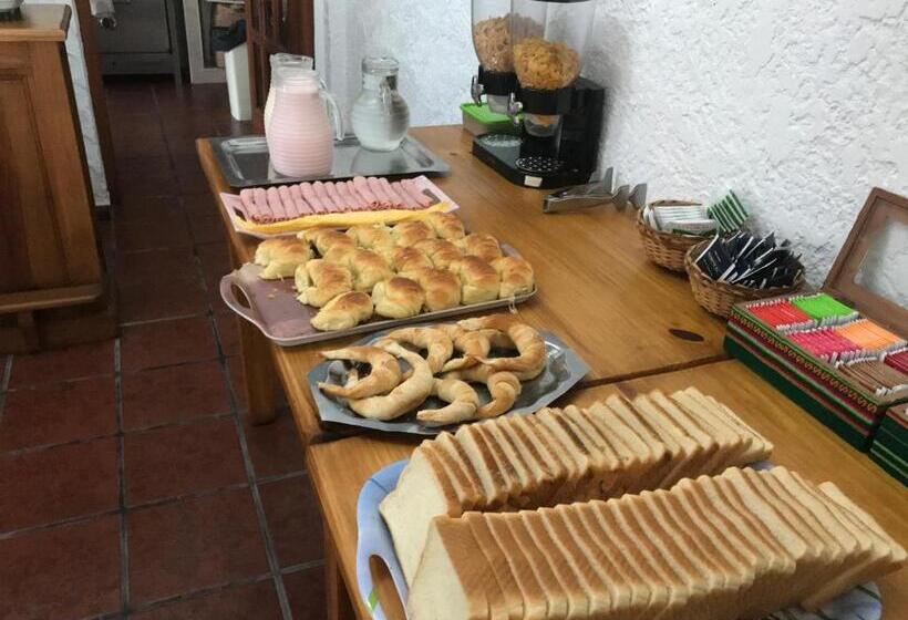 בית מלון כפרי Colonial