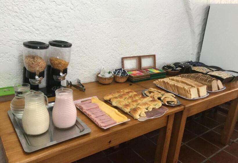 בית מלון כפרי Colonial