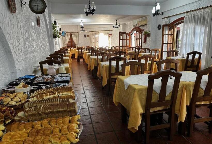 בית מלון כפרי Colonial