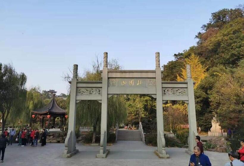 Отель Jinjiang Inn Select Zhenjiang Xijingdu Daxi Road