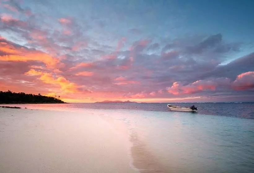 בית מלון כפרי Viwa Island Resort