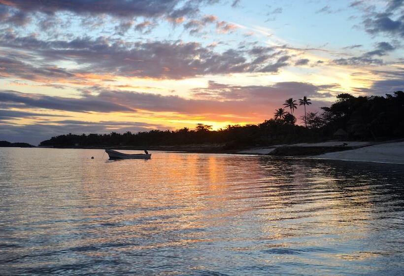 فندق Viwa Island Resort