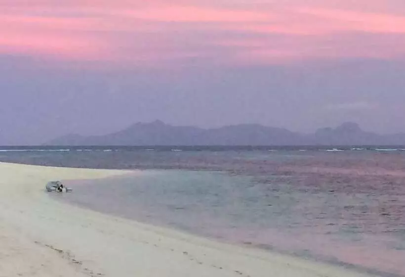 בית מלון כפרי Viwa Island Resort