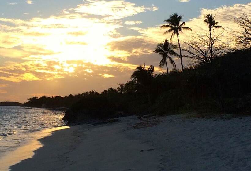 فندق Viwa Island Resort