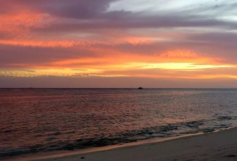 בית מלון כפרי Viwa Island Resort