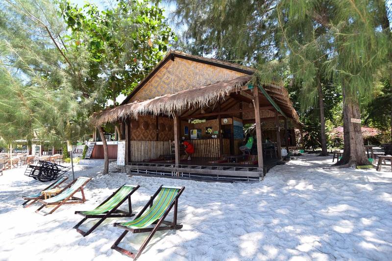 פנסיון Green View Beach Resort