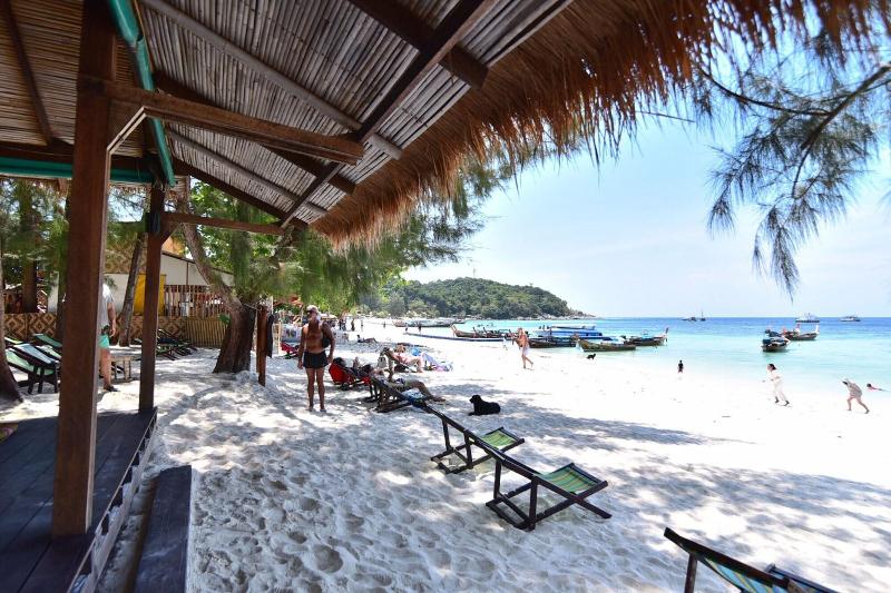 פנסיון Green View Beach Resort