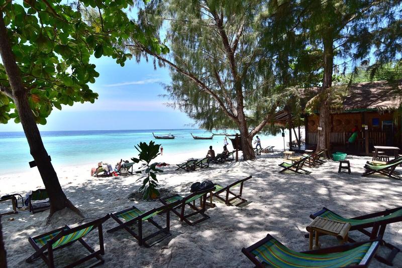 פנסיון Green View Beach Resort