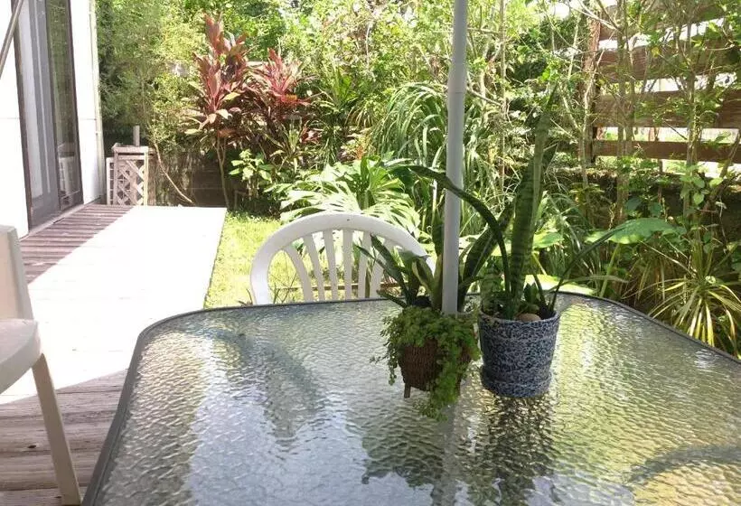 Пансион Milk Ya Women Only Guest House