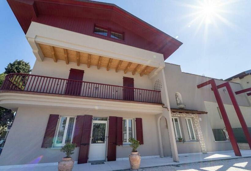 هاستل Villa Veronesi