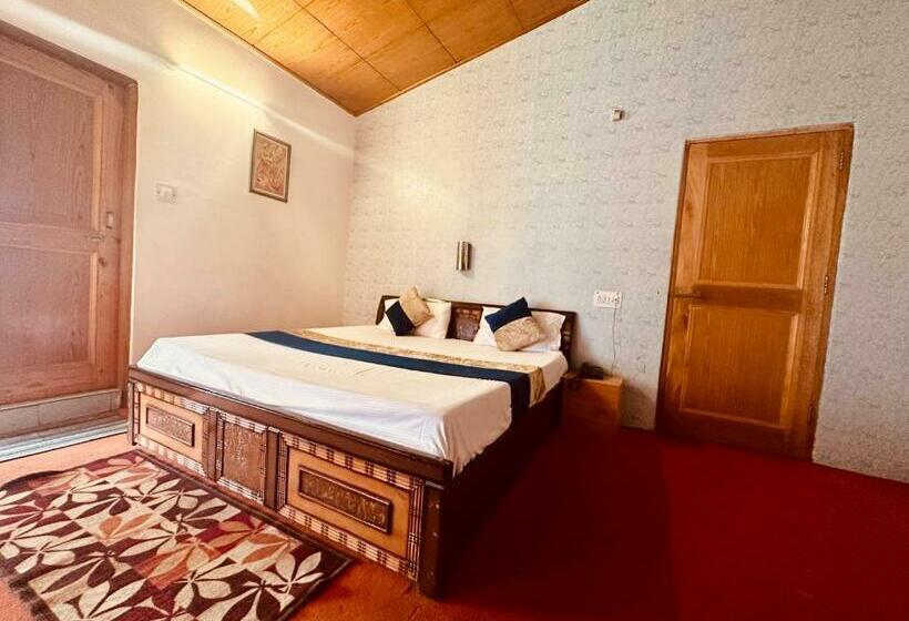 Alpine   A Boutique Hotel , Manali