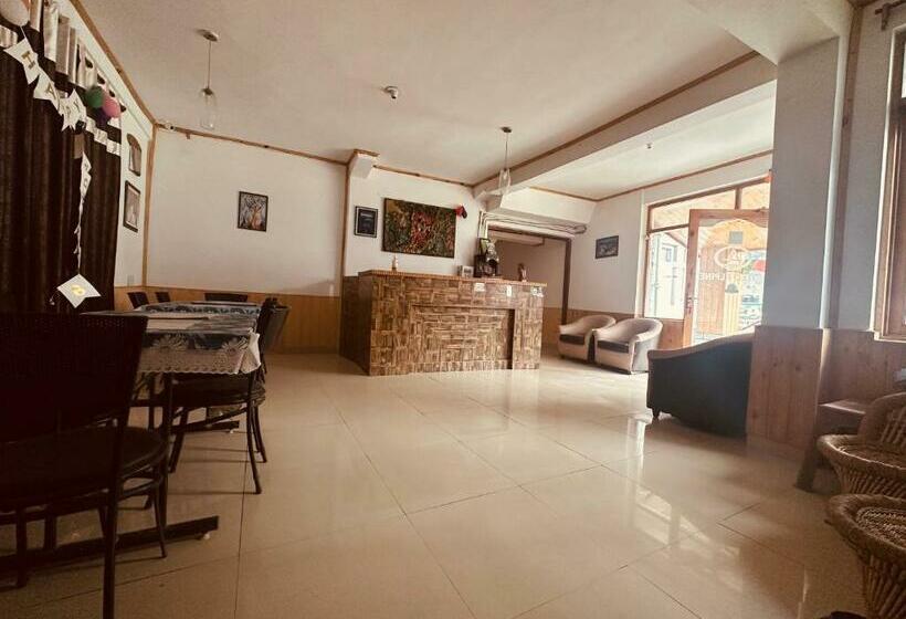 Alpine   A Boutique Hotel , Manali