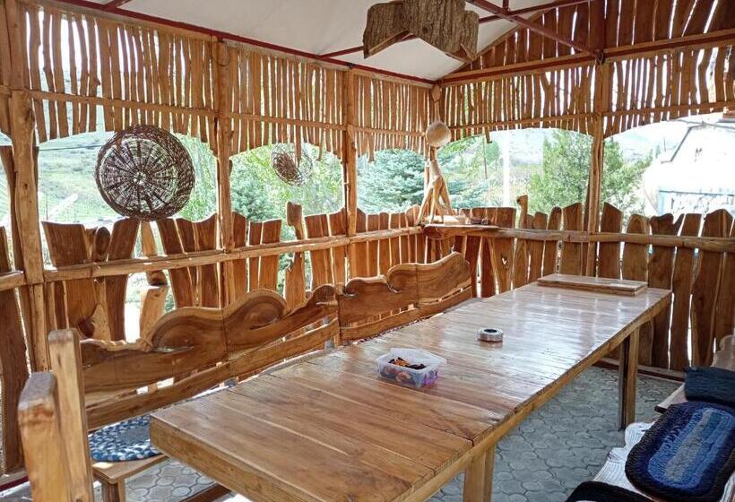 تختخواب و صبحانه Luiza Guest House