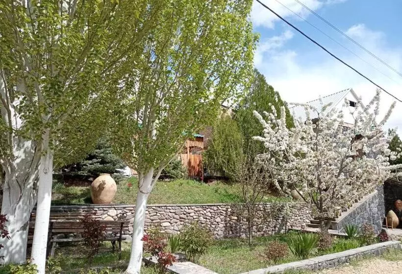 تختخواب و صبحانه Luiza Guest House