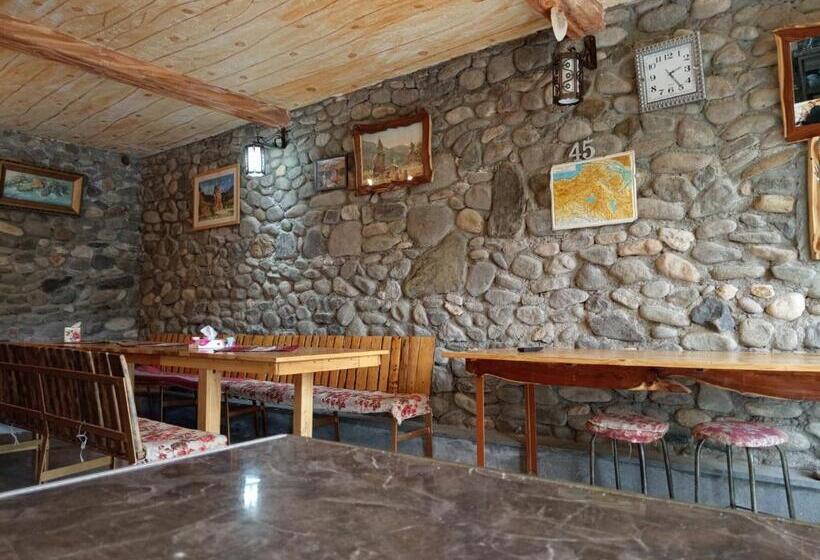 تختخواب و صبحانه Luiza Guest House