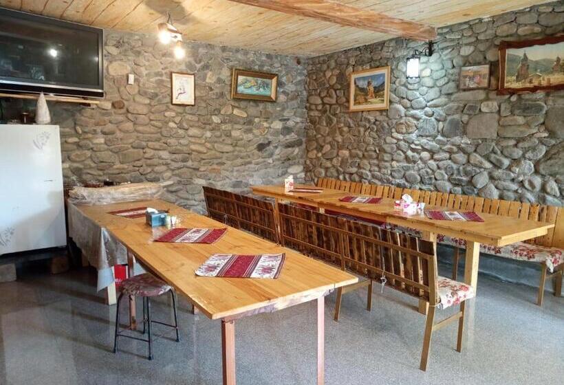 تختخواب و صبحانه Luiza Guest House