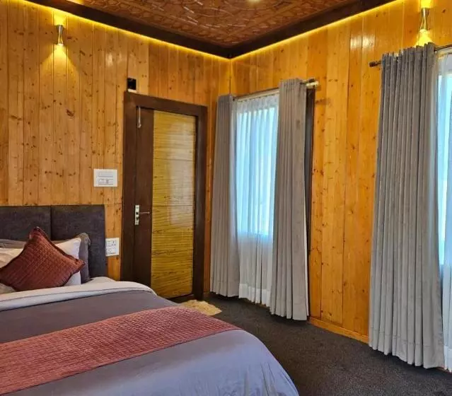 ホテル Gulmarg Woods By Stay Pattern
