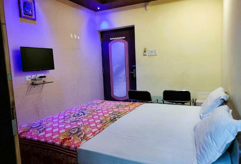 בית מלון כפרי Staymaker Madhuwan Heights