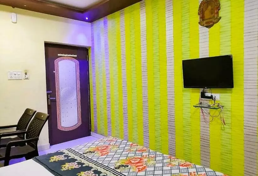 ホテル Staymaker Madhuwan Heights