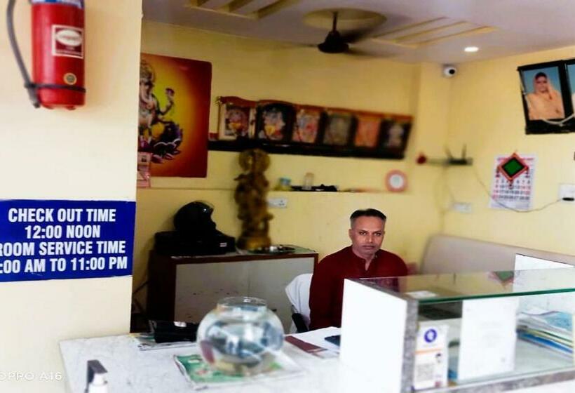 בית מלון כפרי Staymaker Madhuwan Heights