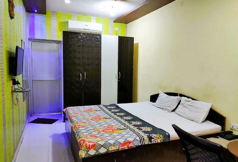 בית מלון כפרי Staymaker Madhuwan Heights