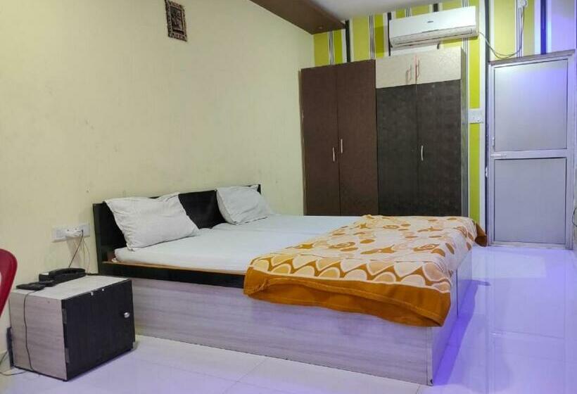 בית מלון כפרי Staymaker Madhuwan Heights