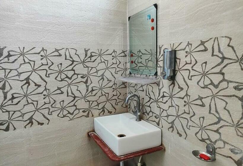 בית מלון כפרי Staymaker Madhuwan Heights