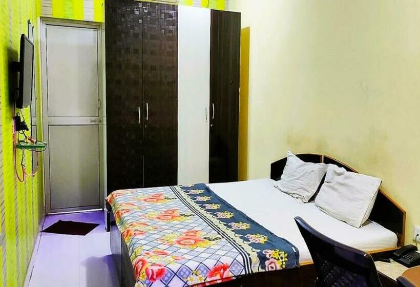 בית מלון כפרי Staymaker Madhuwan Heights