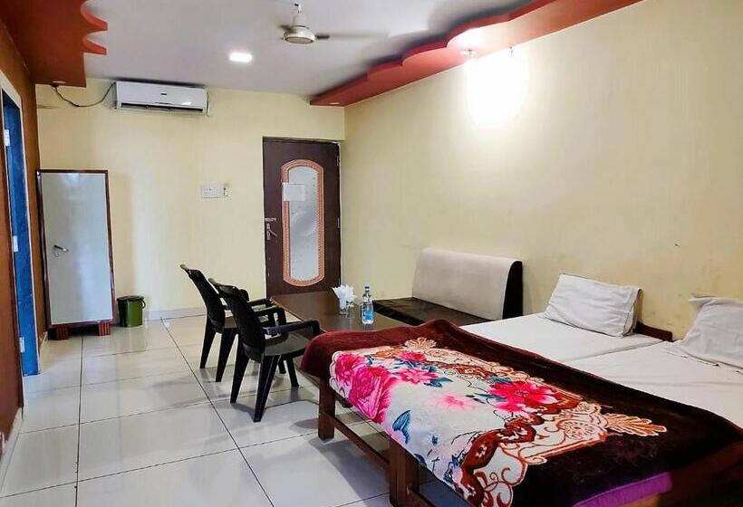 בית מלון כפרי Staymaker Madhuwan Heights