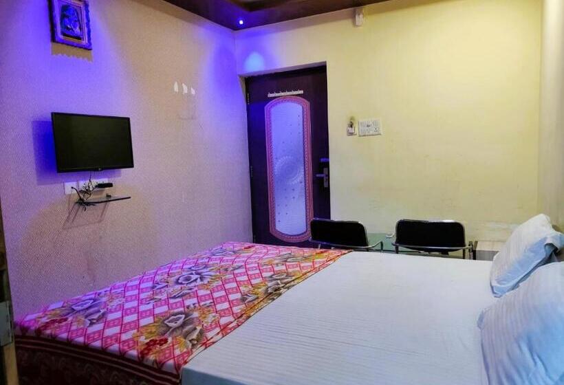 בית מלון כפרי Staymaker Madhuwan Heights