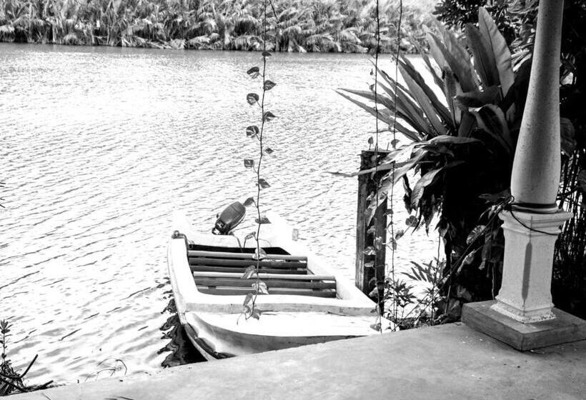 Chill River Villa Villa With Scenic River Views