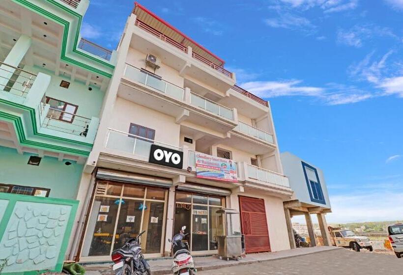 Отель Oyo Flagship 81127 Chaudhary Guest House Restaurant