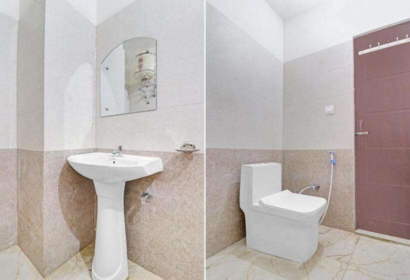 Отель Oyo Flagship 81127 Chaudhary Guest House Restaurant