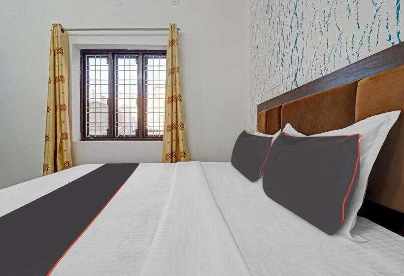 Отель Oyo Flagship 81127 Chaudhary Guest House Restaurant