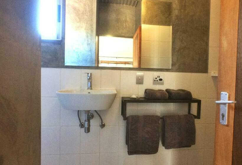 Отель Solitaire Lodge