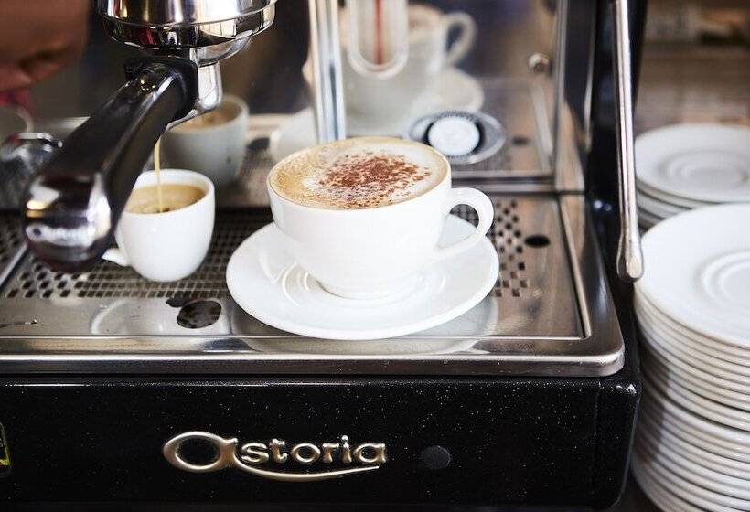 Отель Solitaire Lodge