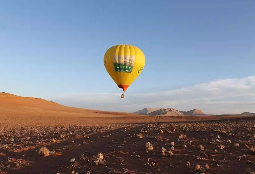 Hotelli Solitaire Lodge