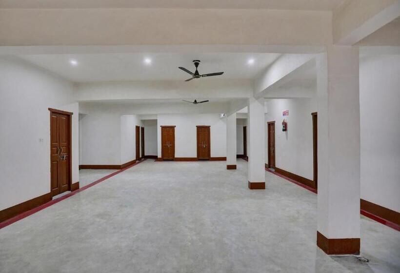 호텔 Spot On 81110 Ganga Darshan Guest House