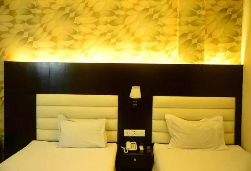 Royal Living Hotel & Suites