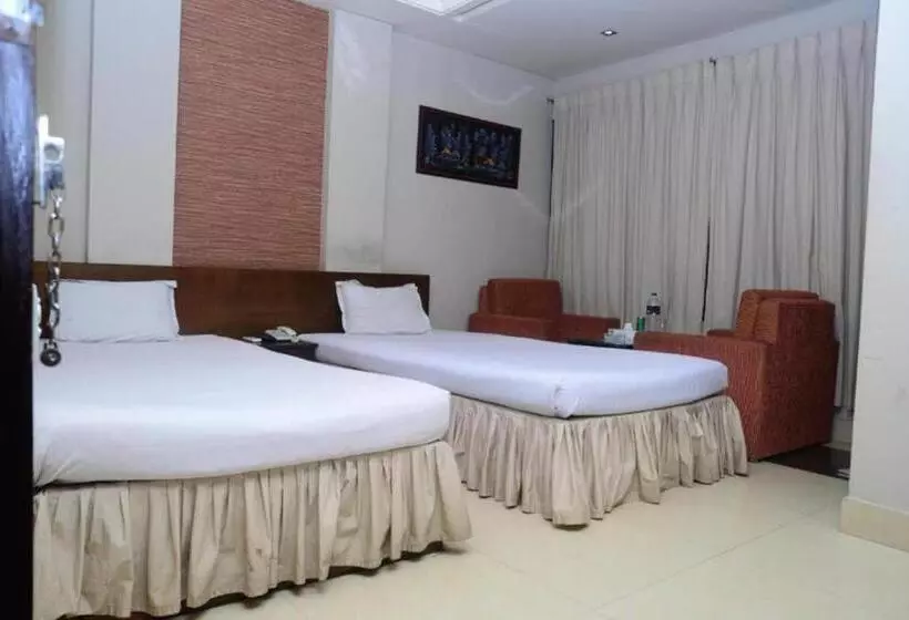 Royal Living Hotel & Suites