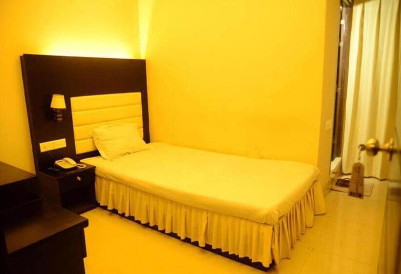 Royal Living Hotel & Suites