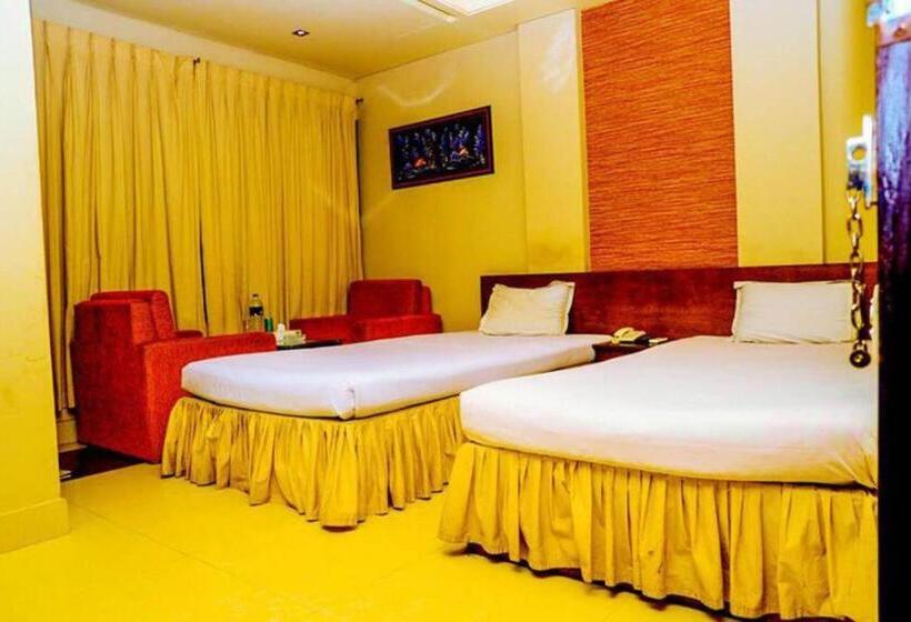 Royal Living Hotel & Suites