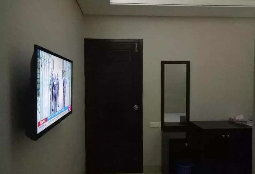 Royal Living Hotel & Suites