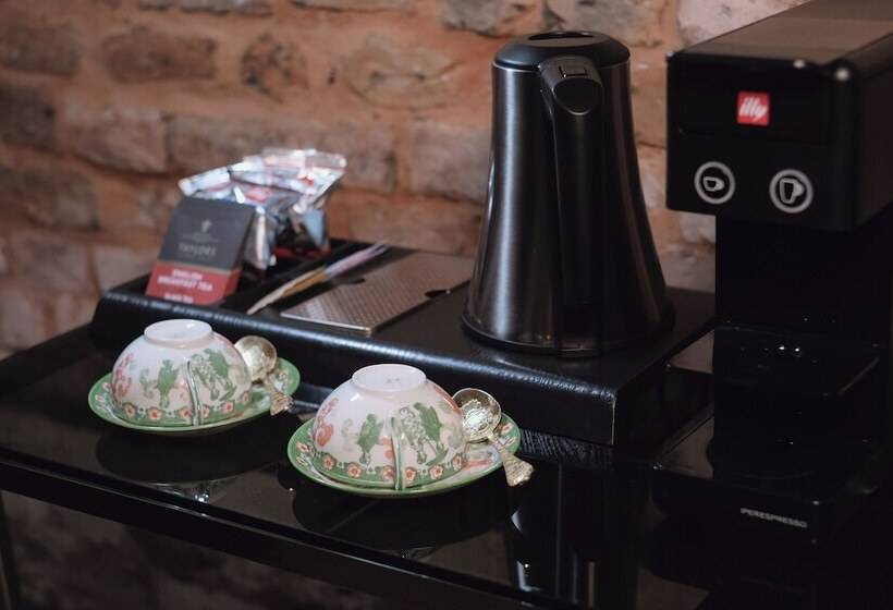 پانسیون Foresteria Palazzo Guazzoni Zaccaria