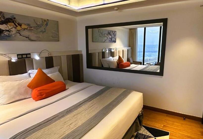 هتل Beehive Premier