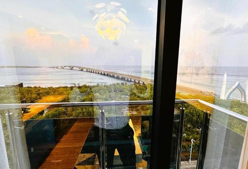 هتل Beehive Premier